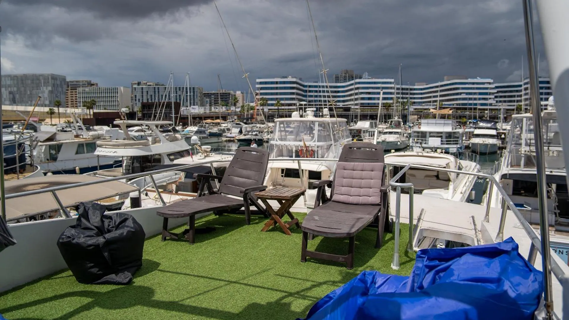 Aloha Boat Hotel Barcelona Botel