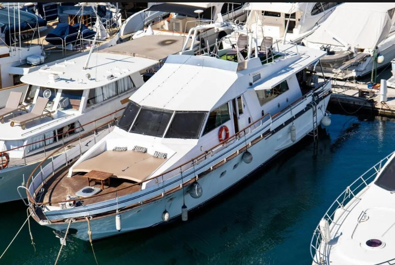 Aloha Boat Hotel Barcelona