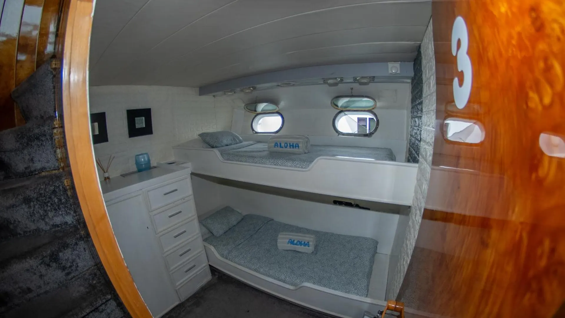 Aloha Boat Hotel Barcelona Botel