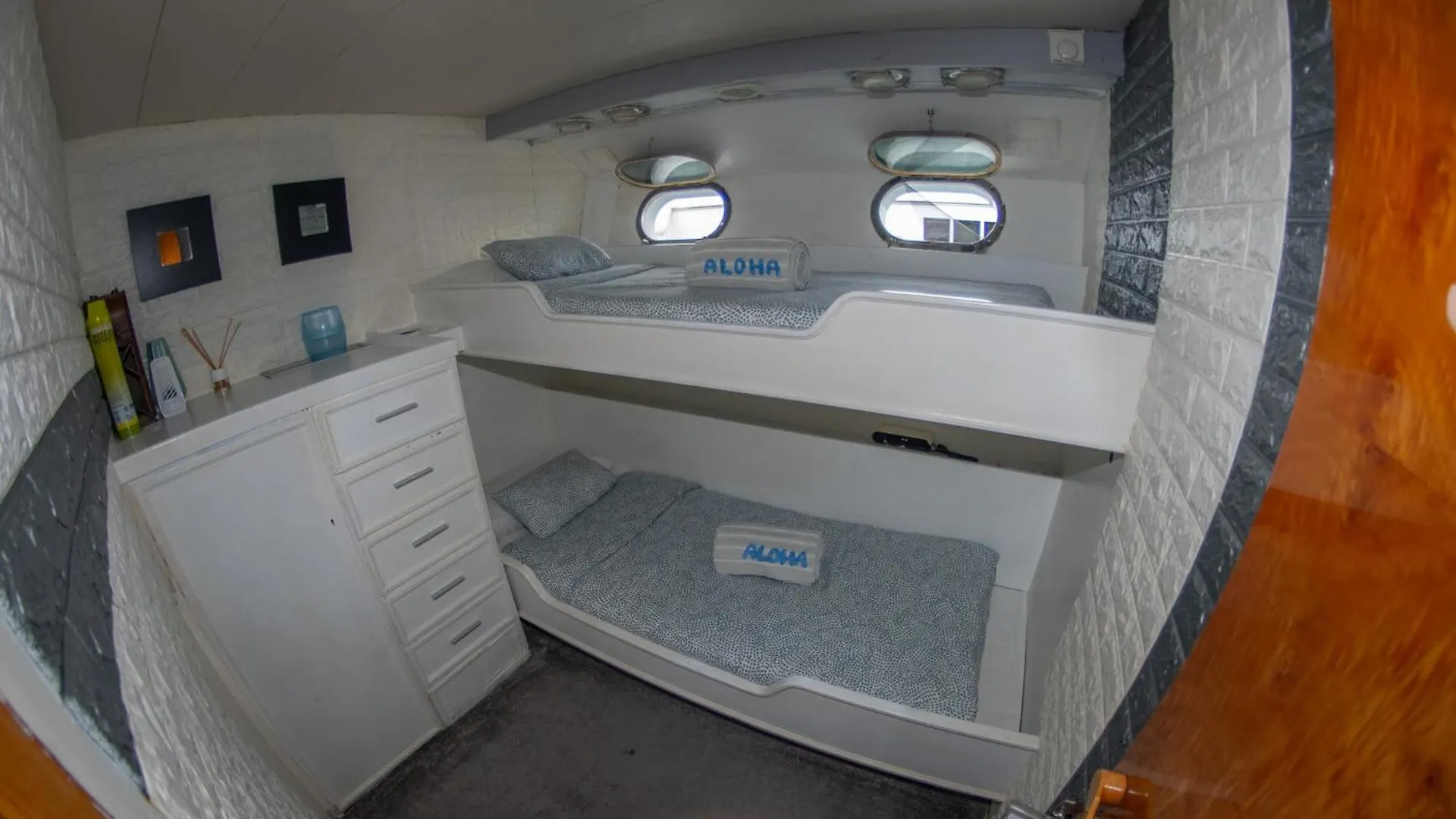 Aloha Boat Hotel Barcelona