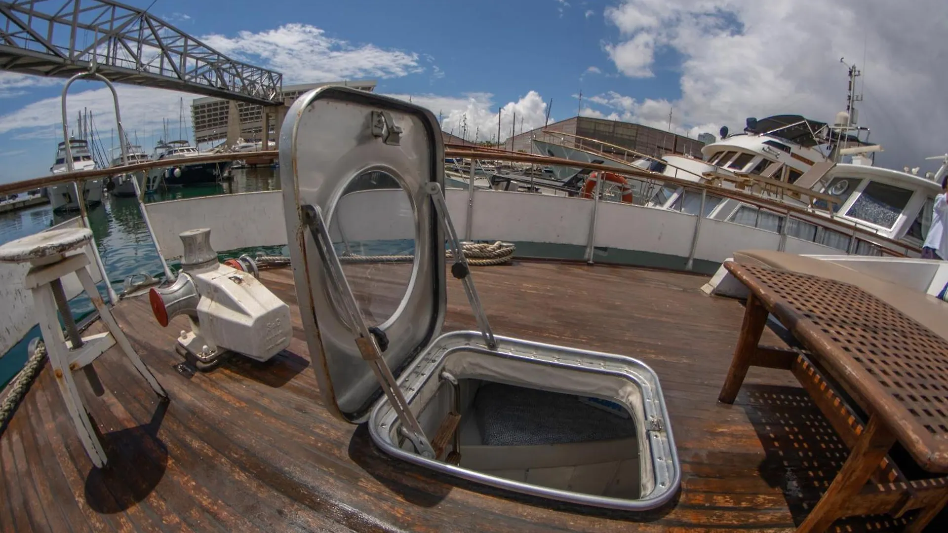 Botel Aloha Boat Hotel Barcelona