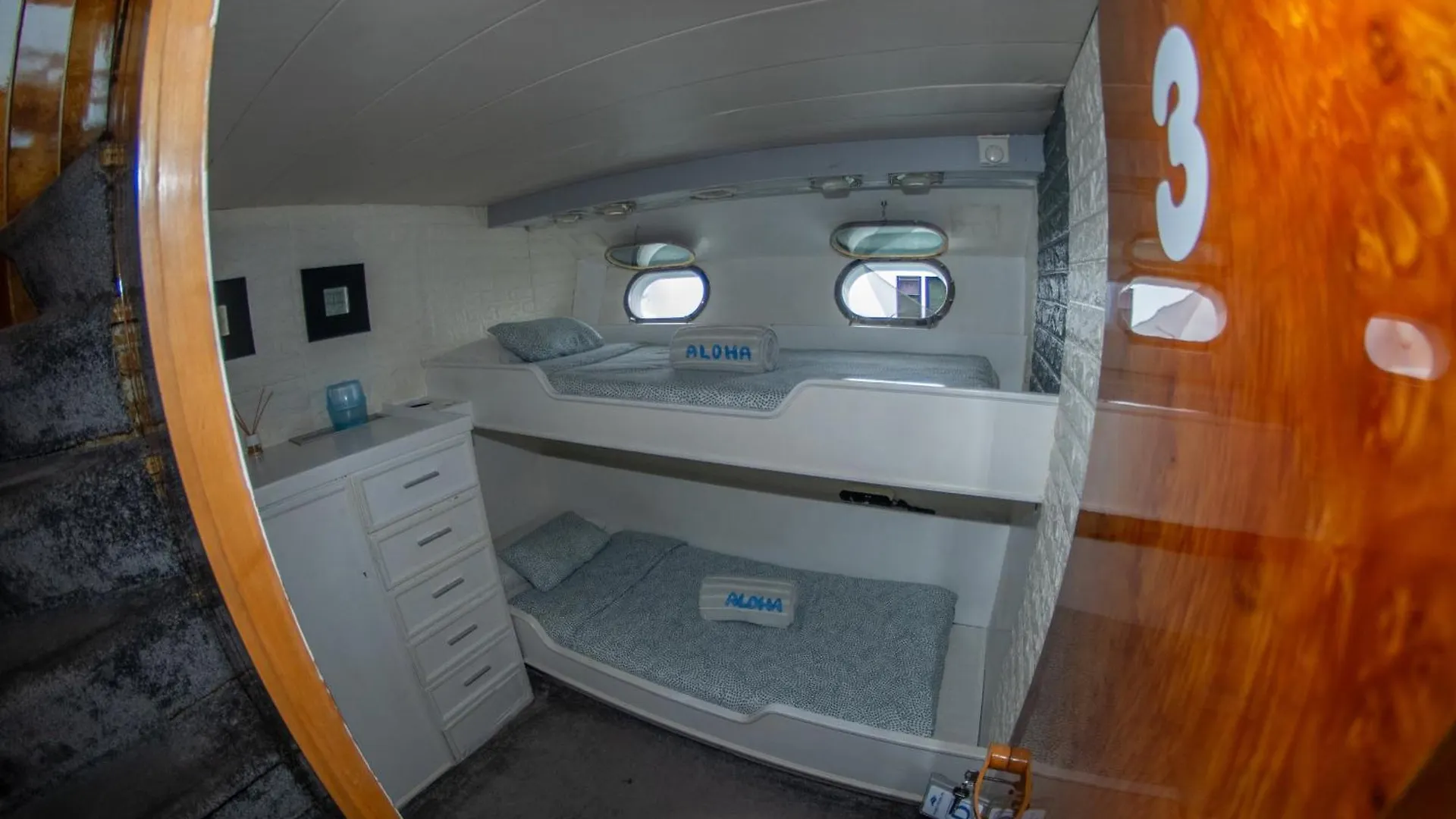 Botel Aloha Boat Hotel Barcelona