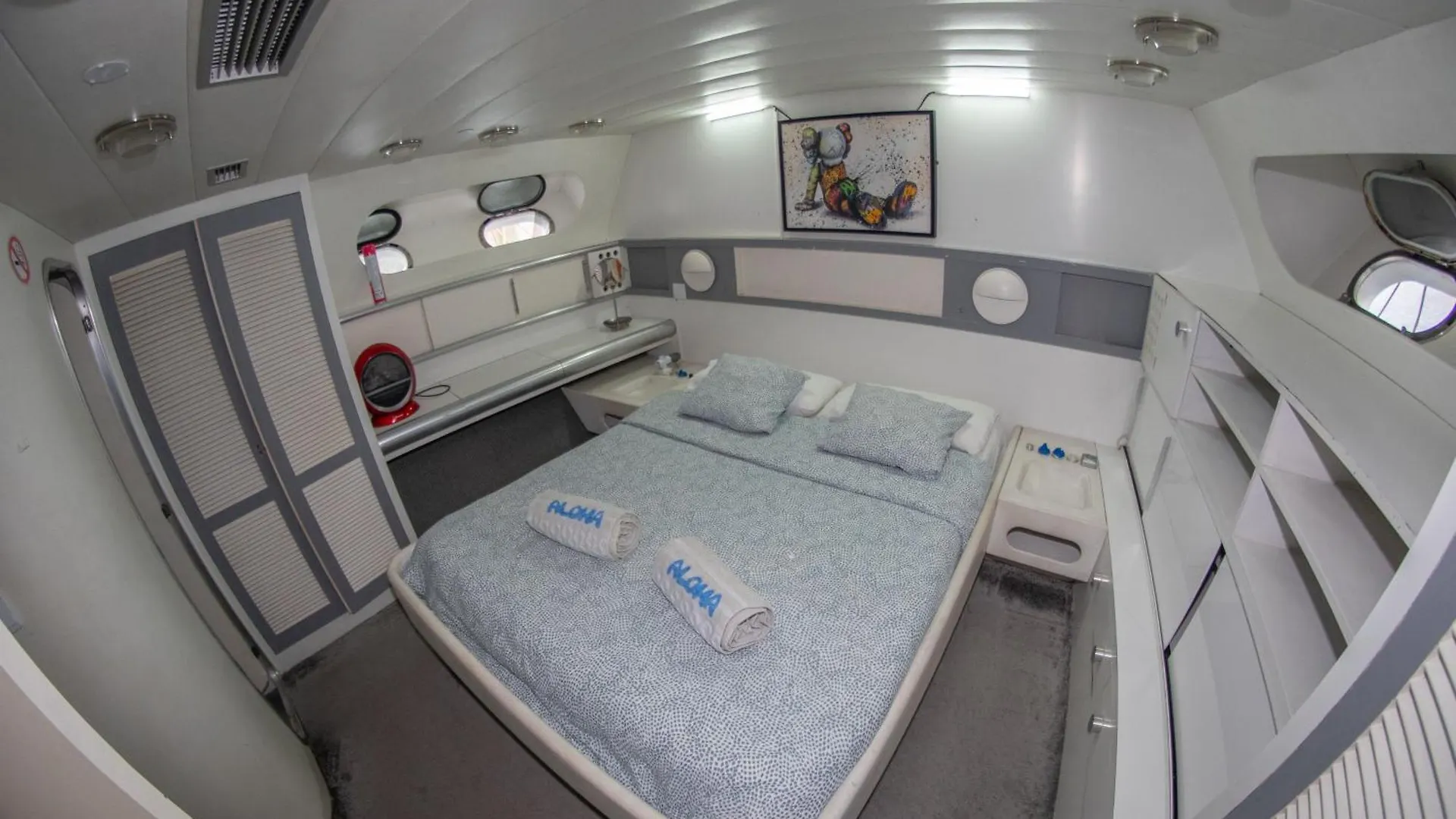Botel Aloha Boat Hotel Barcelona