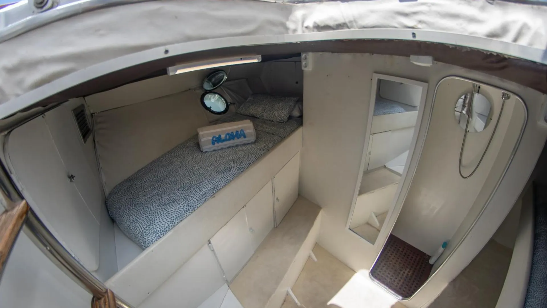 Aloha Boat Hotel Barcelona Botel